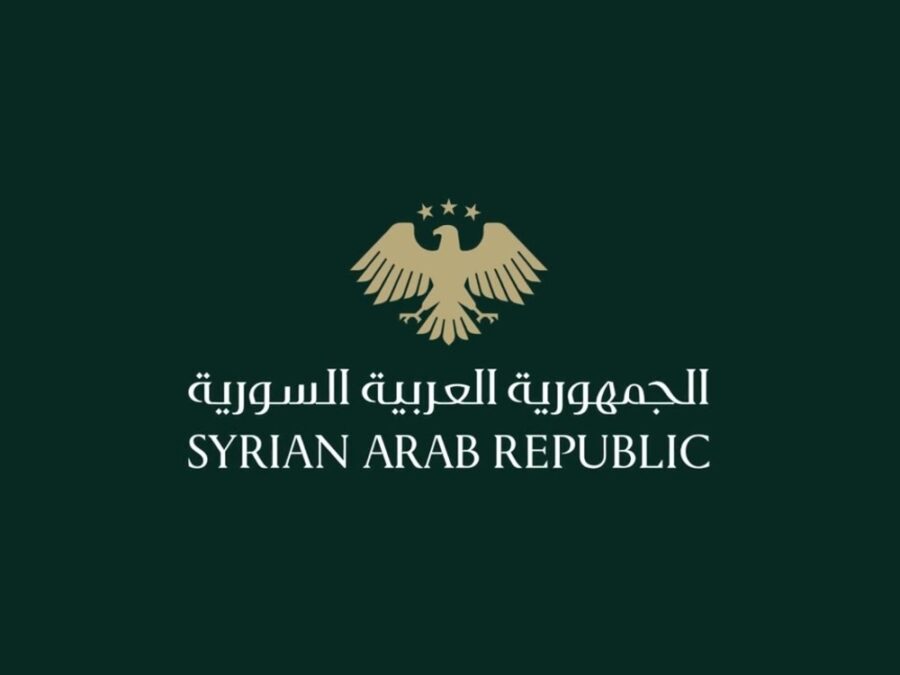 اعتبر مصدر مسؤول في الحكومة السورية أن المؤتمر الذي عقدته قسد أمس، الجمعة 8 آب، يعد خرقاً واضحاً لاتفاق 10 آذار ولا يمثل إطاراً وطنياً جامعاً، مؤكداً أن المؤتمر شكّل ضربة لجهود التفاوض الجارية، ولذلك لن تشارك الحكومة في أي اجتماعات مقررة في العاصمة الفرنسية باريس، وتدعو إلى نقل المفاوضات للعاصمة دمشق.