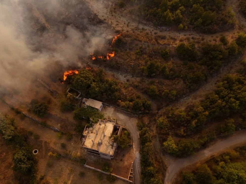 رائد الصالح: 50 فريق إطفاء يواجهون حرائق واسعة في ريف اللاذقية وحماة وحمص