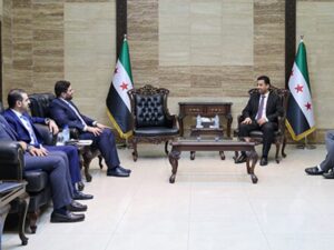 وزير الصحة يناقش مع وفد عراقي