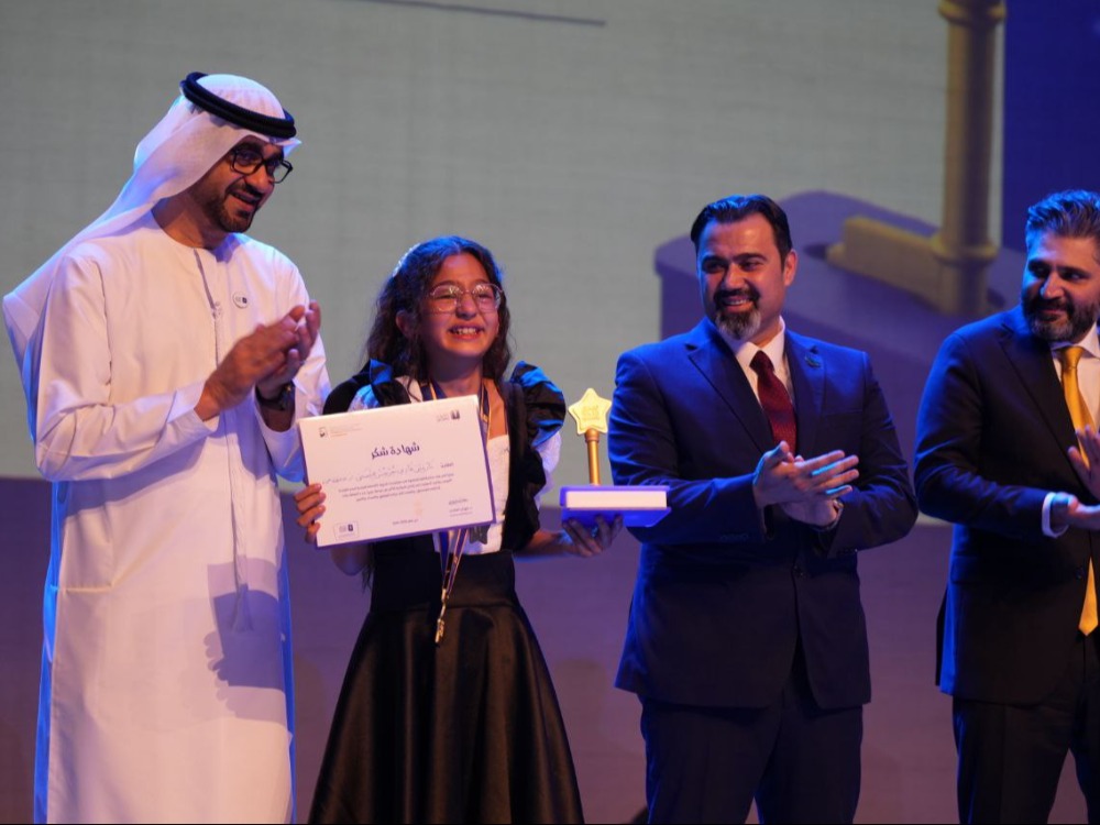 الطالبة ناردين عيسى بطلة لمسابقة تحدي القراءة العربي