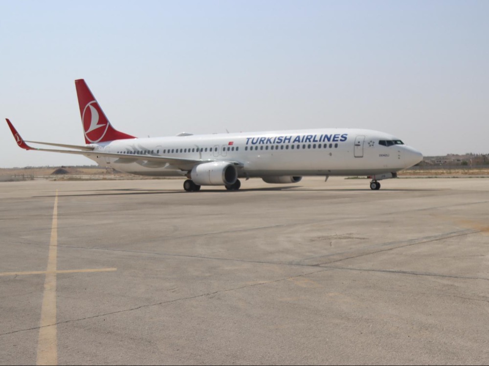 هبوط أول طائرة مدنية قادمةمن إسطنبول في مطار حلب بعد توقف دام 13 عاماً