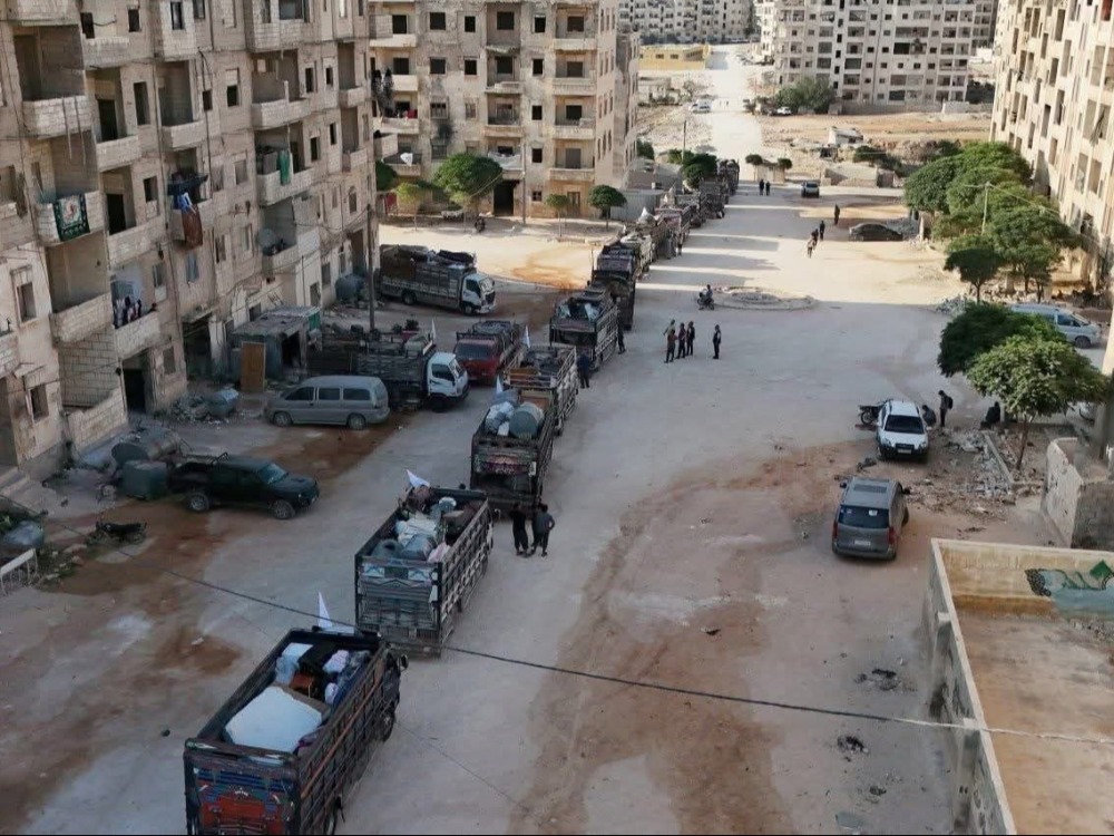 بعد سنوات من التهجير.. 44 عائلة تعود من إدلب إلى حمص