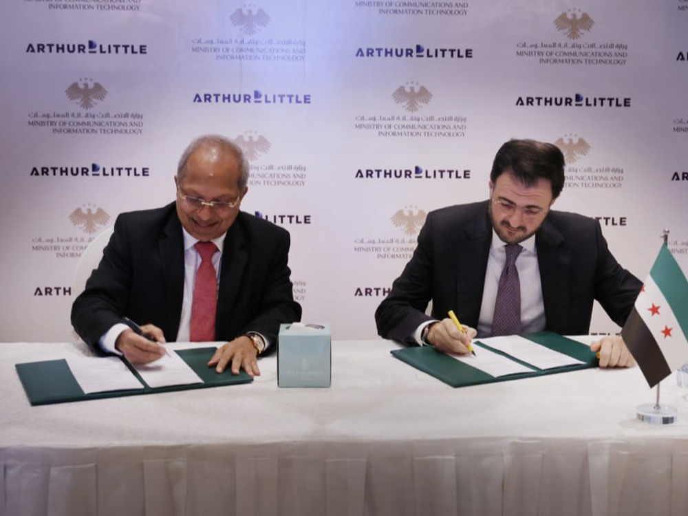 لتعزيز المشاريع الاستراتيجية.. وزارة الاتصالات وشركة آرثر دي ليتل توقعان اتفاقية إطارية