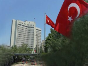 تركيا تعلن قطع علاقتها الاقتصادية مع إسرائيل وإغلاق المجال الجوي