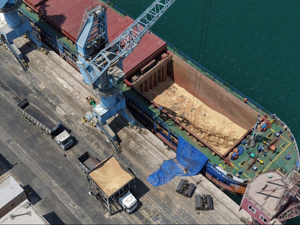 تحمل 6600 طن.. تفريغ باخرة قمح في مرفأ طرطوس