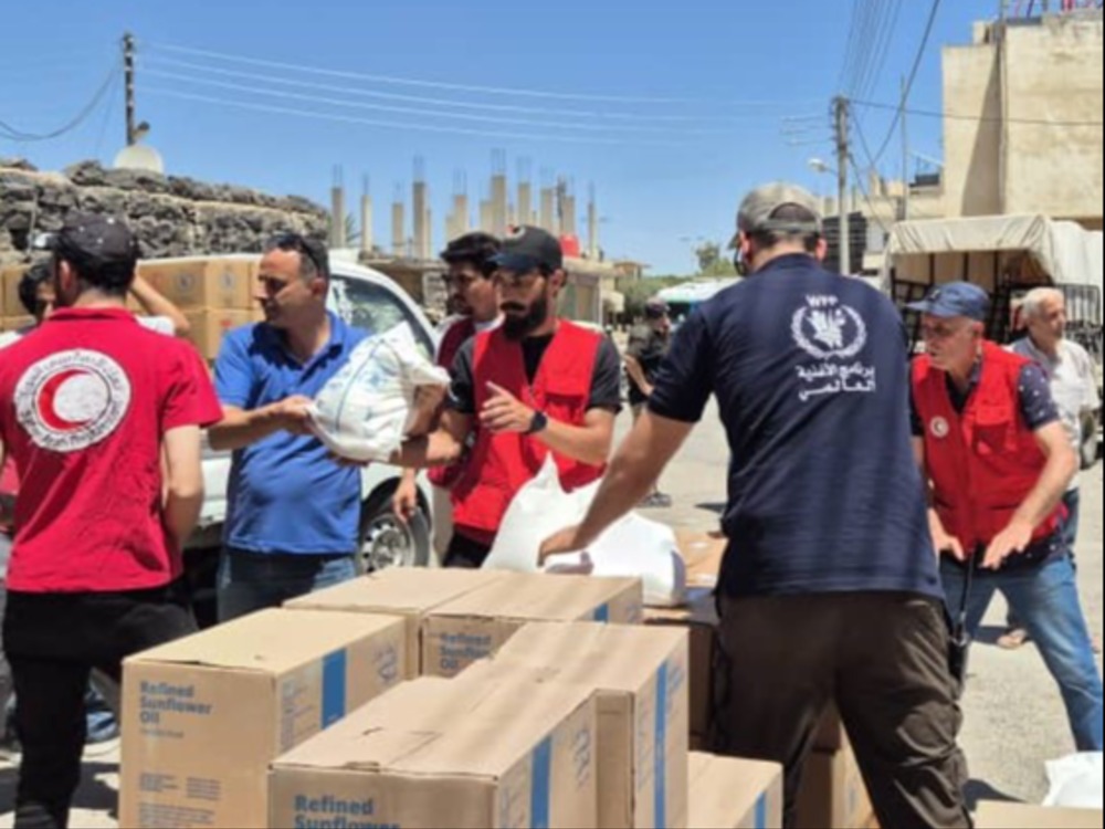 بدعم دولي.. برنامج الأغذية العالمي يوزع مساعدات بالجنوب السوري