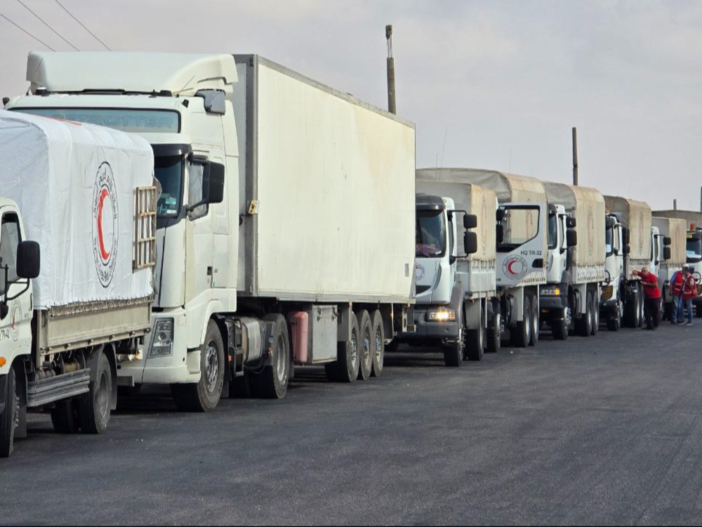 تحتوي مواد طبية وإغاثية.. قافلة جديدة في طريقها إلى السويداء عبر ممر بصر الحرير