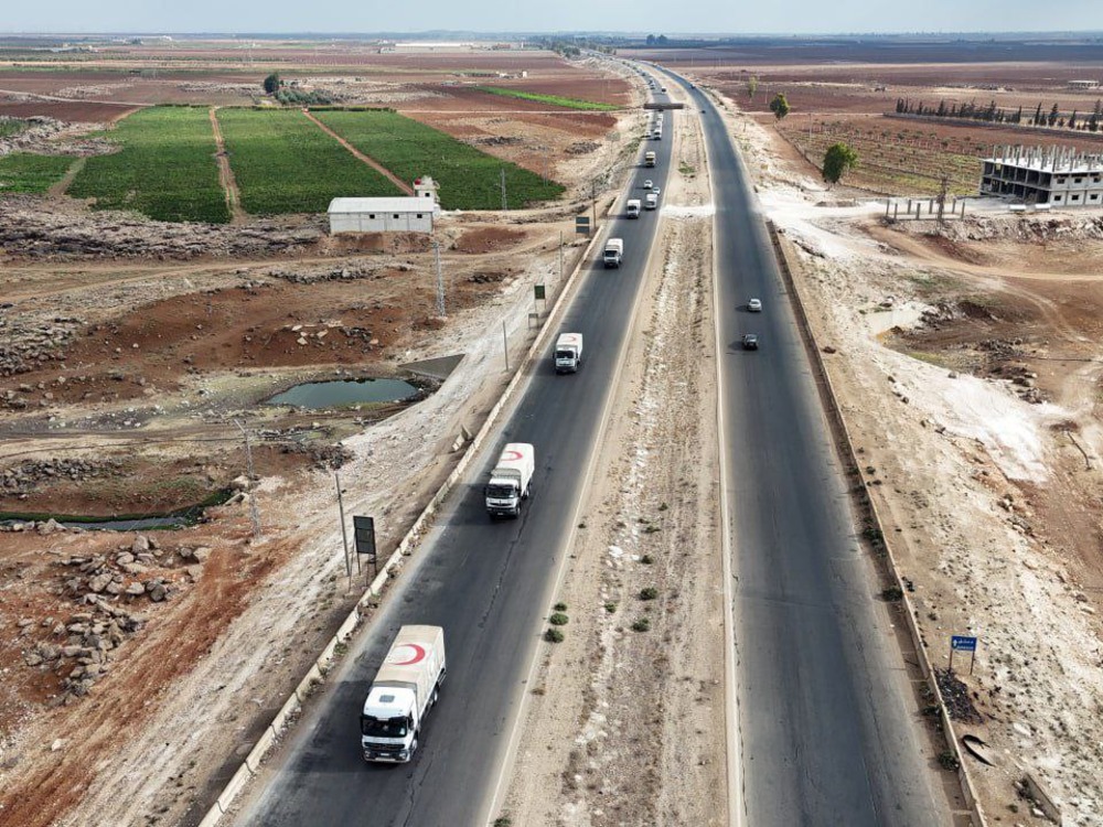 في طريقها إلى السويداء.. قافلة إغاثية وغذائية جديدة تصل إلى إزرع بريف درعا