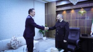 وزير الدفاع يبحث مع وفد الصليب الأحمر آليات تسهيل المهام الإنسانية