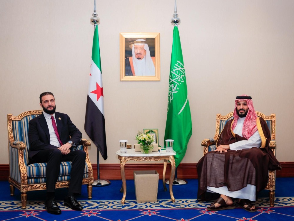 الرئيس الشرع يشارك في قمة الدوحة ويجري لقاءً مع ولي العهد السعودي