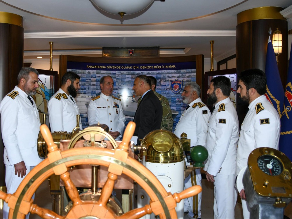 وفد من القوى البحرية يزور قيادة القوات البحرية التركية لتعزيز مجال الدفاع المشترك