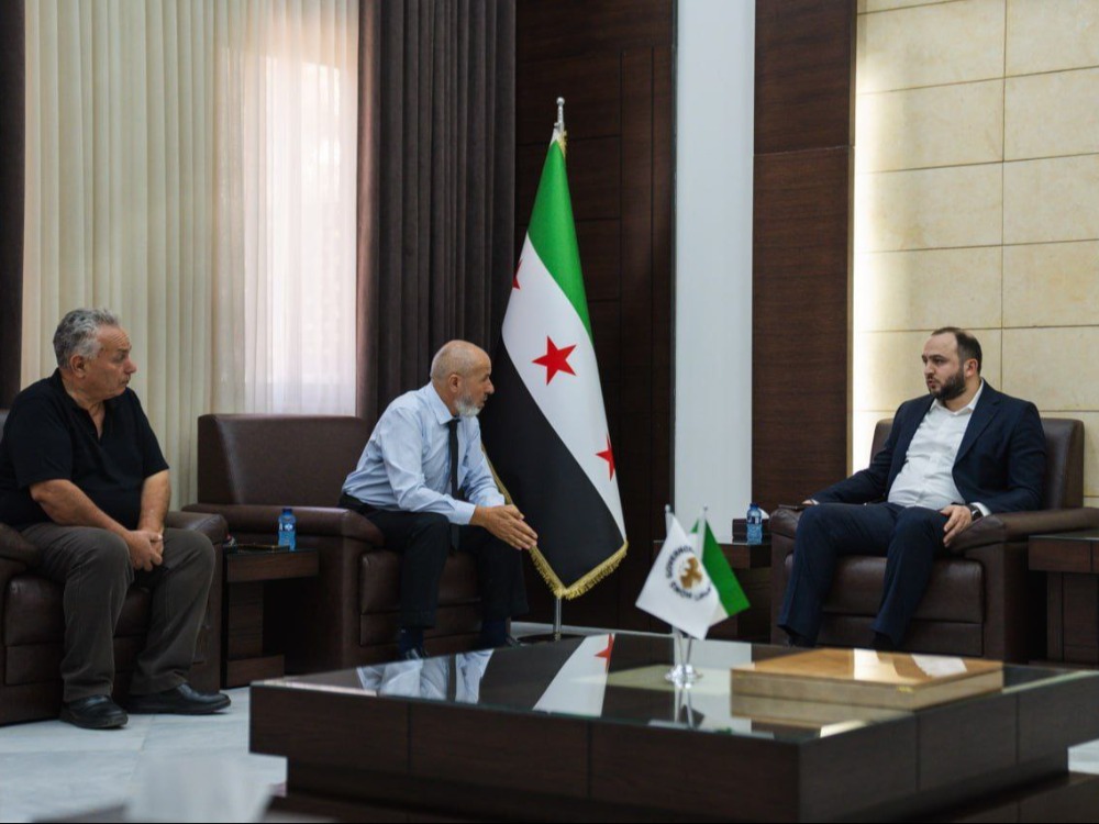 حمص.. وفد من قرى متداخلة مع لبنان يطالب بفتح معبر إنساني