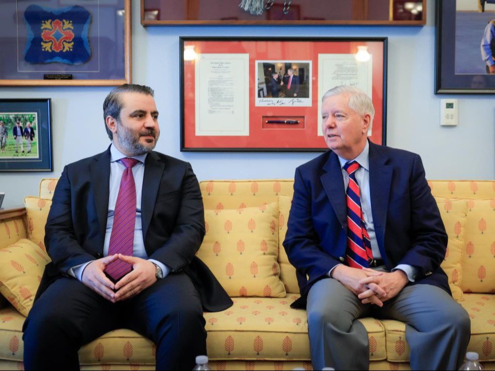 الشيباني يبحث مع السيناتور غراهام رفع العقوبات الأمريكية عن سوريا