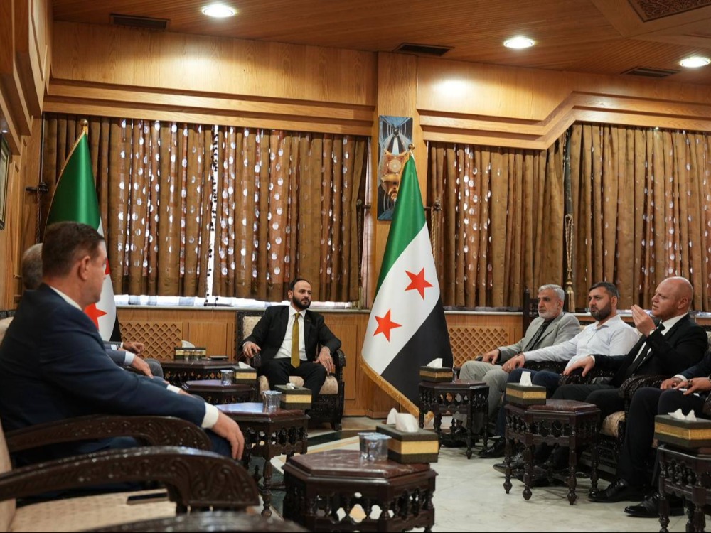 محافظ حلب يبحث دعم المنشآت المتضررة مع غرفة الصناعة