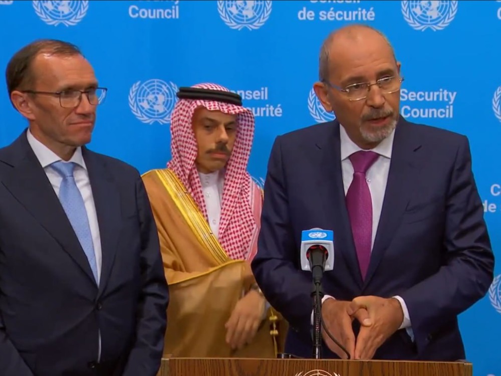 الصفدي: عدوان إسرائيل على سوريا وغزة يهدد الأمن ويعرقل تحقيق السلام