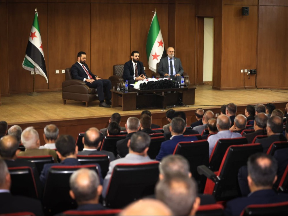 خطاب يبحث مع ضباط منشقين تعزيز الأمن والاستفادة من خبراتهم في بناء سوريا