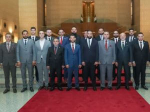 الرئيس الشرع يبحث مع رجال أعمال سوريين في الصين دعم الاقتصاد الوطني