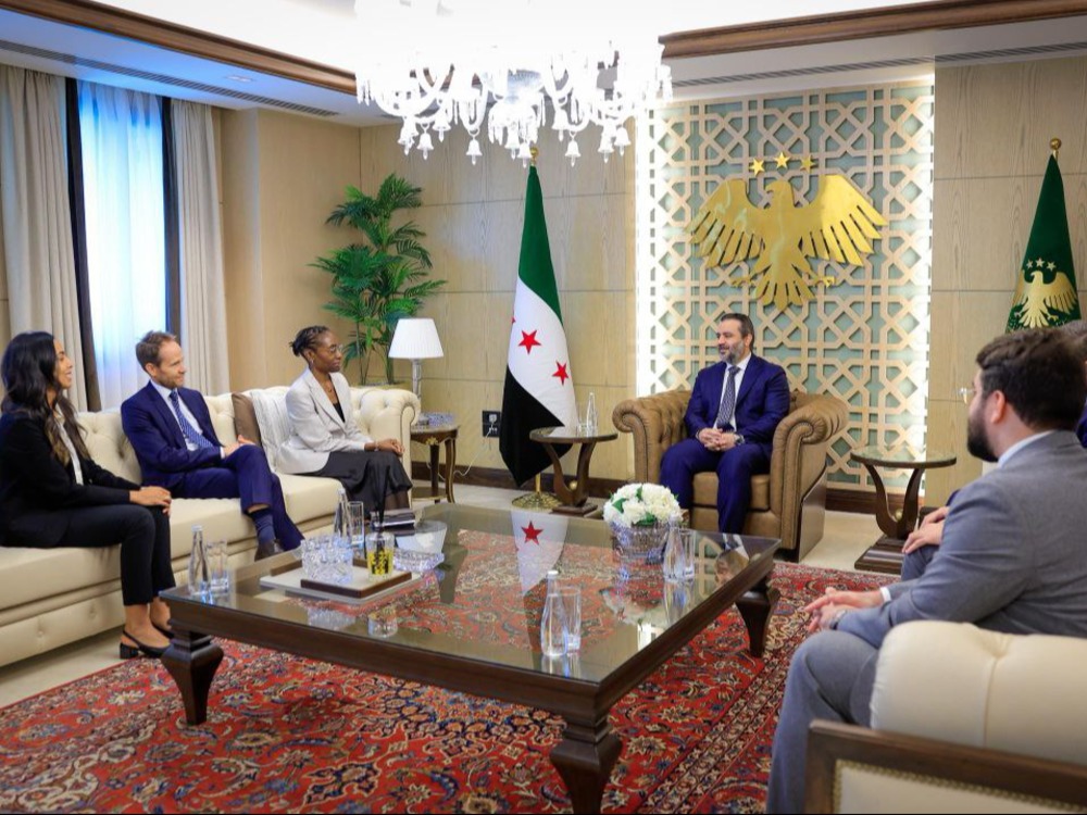 وزير الخارجية والمغتربين يلتقي رئيس مجموعة الأزمات الدولية في دمشق