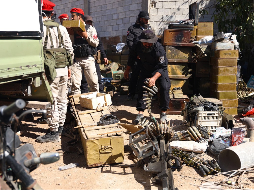 بالتعاون مع وزارة الدفاع.. الداخلية تضبط كميات كبيرة من الأسلحة في ريف دمشق الغربي