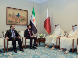 الرئيس الشرع يلتقي أمير دولة قطر على هامش أعمال القمة العربية الإسلامية الطارئة