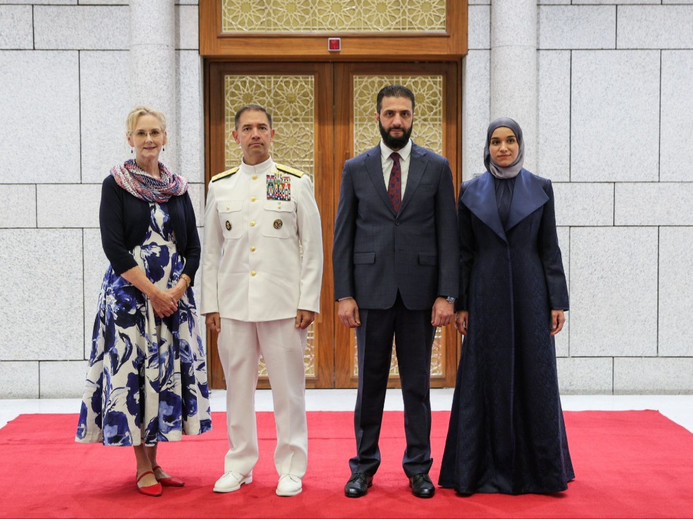 الرئيس الشرع وعقيلته يستقبلان قائد القيادة المركزية الأمريكية وزوجته