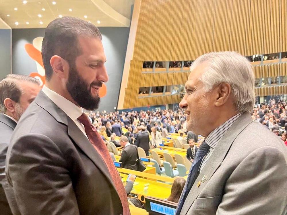 الرئيس الشرع يلتقي وزير خارجية باكستان في نيويورك