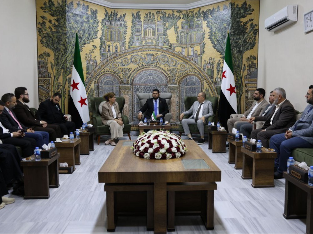 قبوات تبحث مع محافظ إدلب سبل تعزيز الخدمات الاجتماعية والعمالية في المحافظة