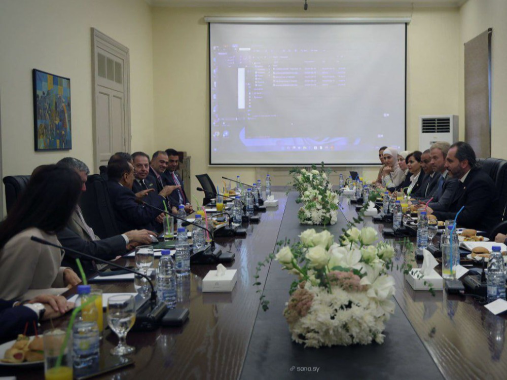 مباحثات سورية - إماراتية حول فرص الاستثمار السياحي