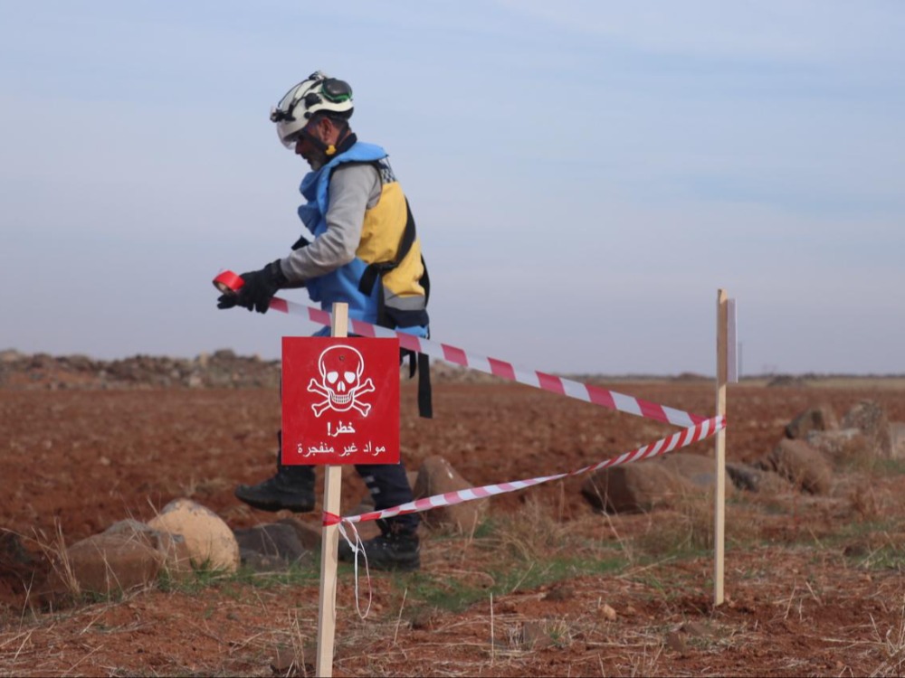 الدفاع المدني السوري يحذر من الاقتراب من مخلفات الحرب