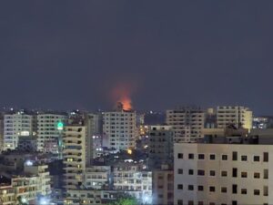 الاحتلال الإسرائيلي يش غارات على محيط مدينتي حمص واللاذقية