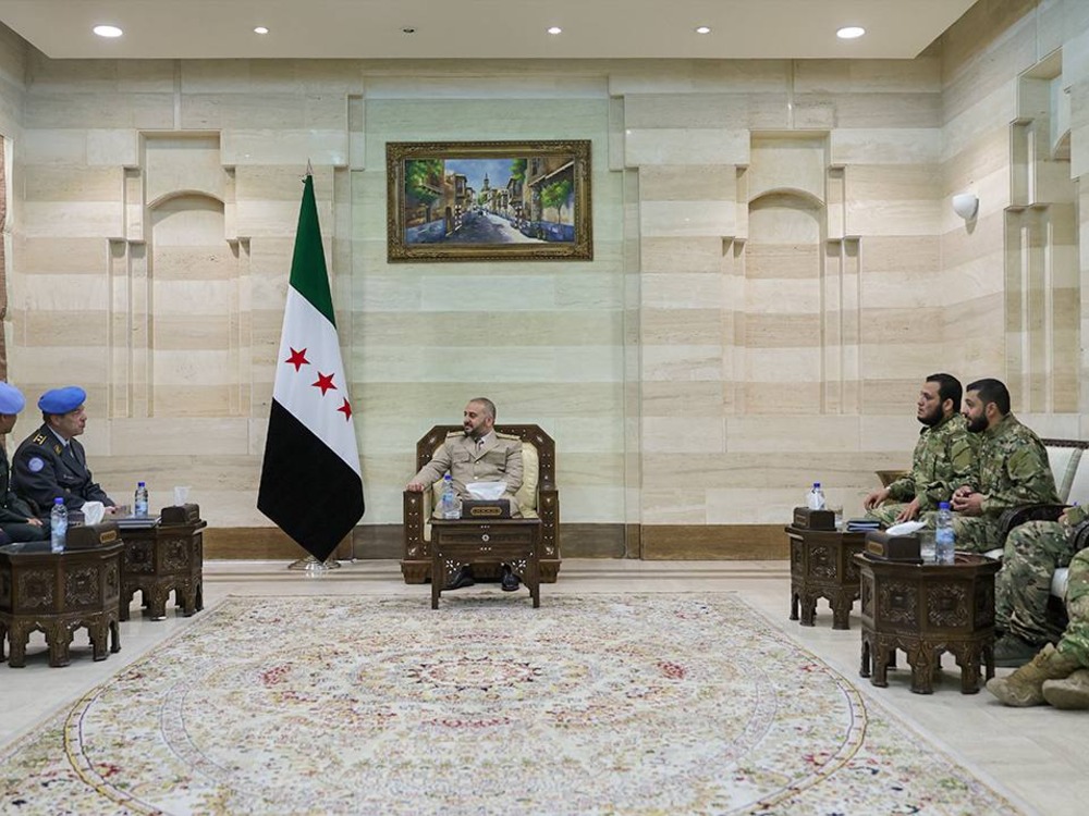 وزير الدفاع يبحث مع رئيس بعثة الانتسو الأممية تعزيز التعاون والتنسيق المشترك