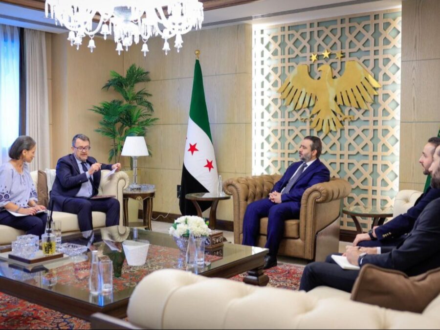 وزير الخارجية يبحث مشاريع اقتصادية مع القائم بالأعمال الإيطالي