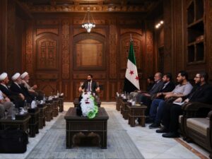 وزير الداخلية يلتقي وفداً من وجهاء وأعيان المكوّن الشيعي