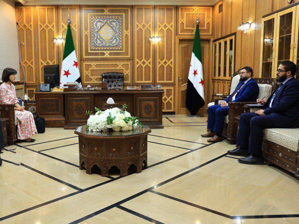 وزير العدل يستقبل مستشارة المعهد الأوروبي للسلام لتعزيز التعاون مع الحكومة