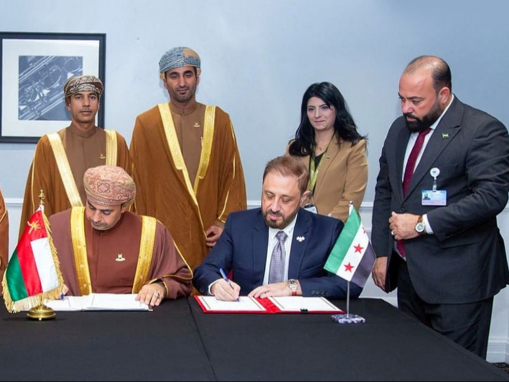 الهيئة العامة للطيران المدني توقّع اتفاقية خدمات النقل الجوي مع سلطنة عمان