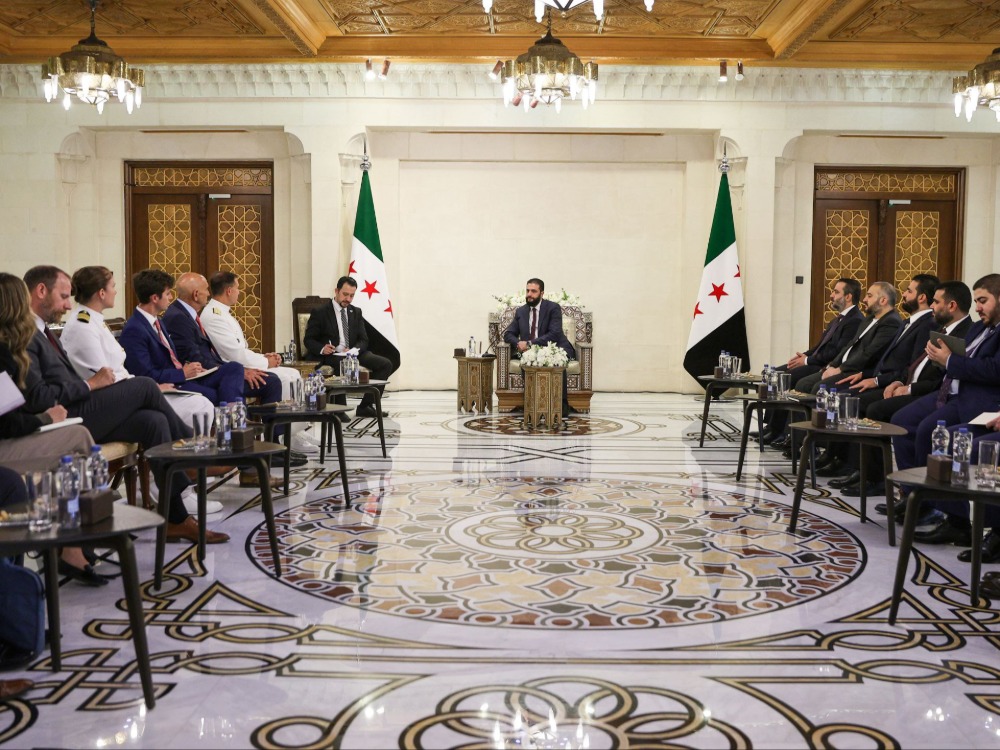 قائد القيادة المركزية وبارّاك يؤكدان التزام واشنطن بتحقيق استقرار سوريا والمنطقة