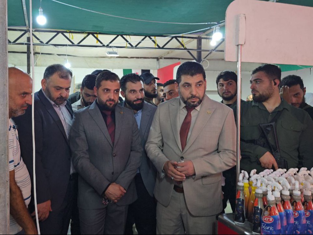 افتتاح مهرجان سوق التسوق في مدينة جبلة بحضور رسمي