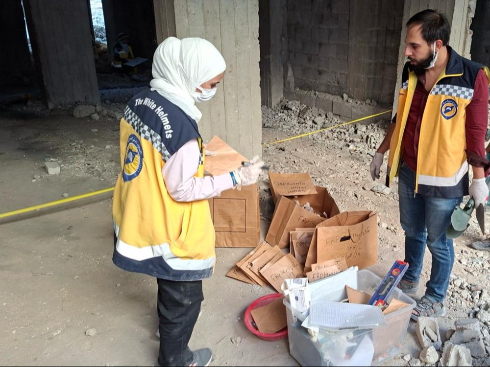 الدفاع المدني يؤكد العثور على رفات أكثر من 5 أشخاص في حي التضامن بدمشق