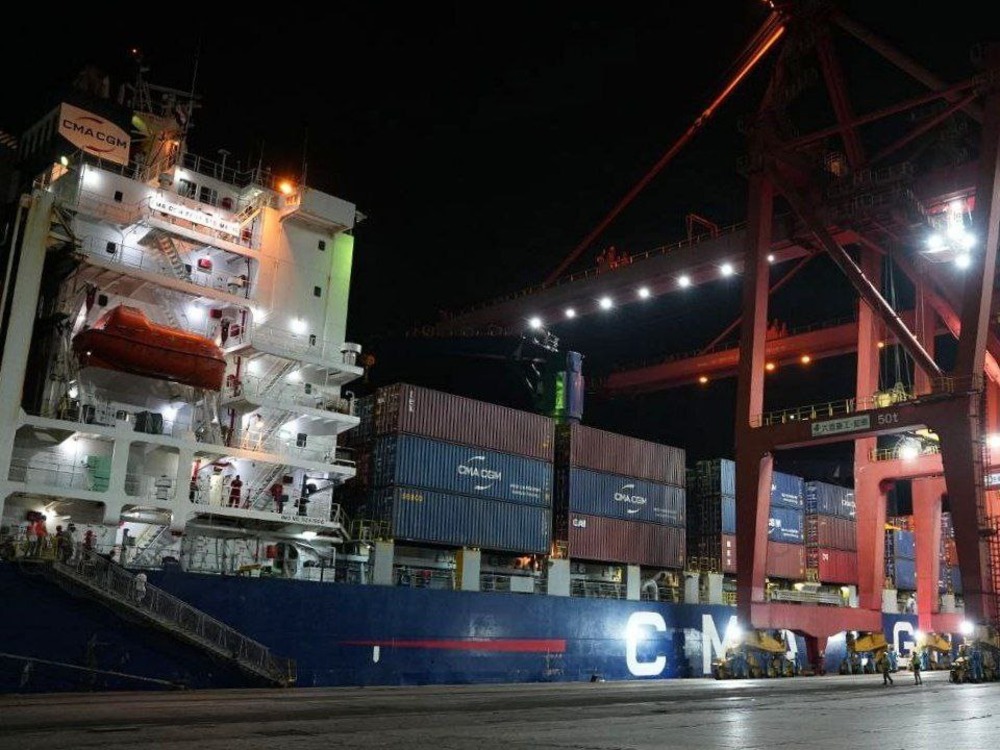 مع وصول الدفعة الأولى من المعدات.. انطلاق عمليات تحديث مرفأ اللاذقية