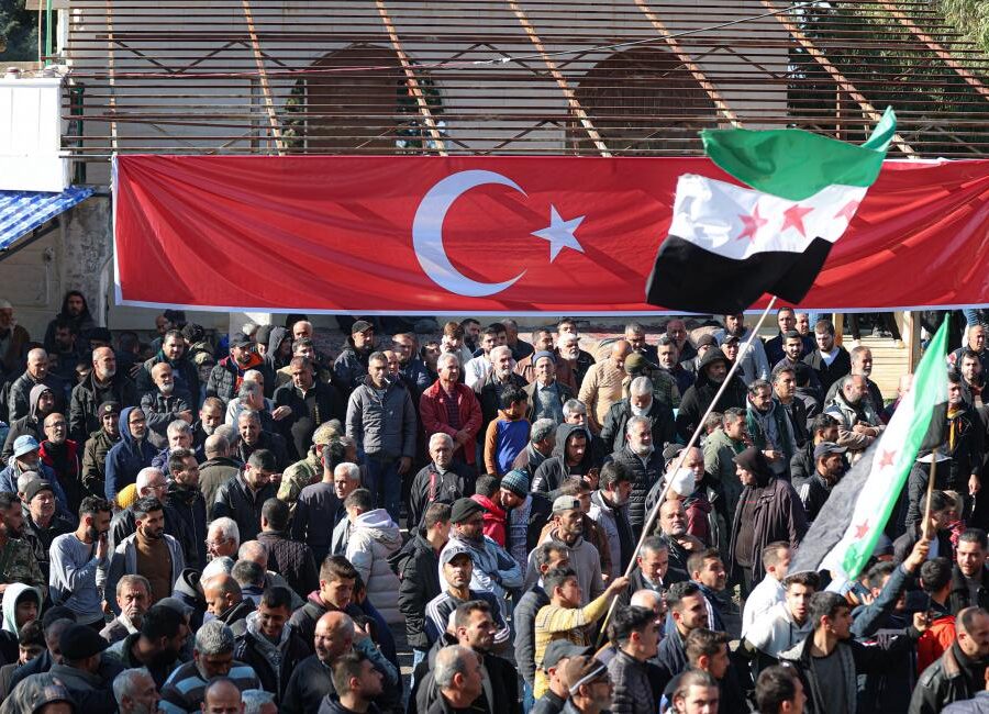 تركيا تعلن عودة أكثر من 400 ألف لاجئ سوري منذ سقوط النظام البائد