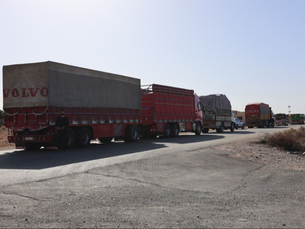 تضم 35 شاحنة.. قافلة تجارية جديدة تدخل السويداء