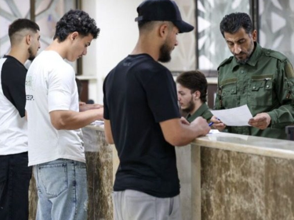 بعد فتح وزارة الدفاع باب الانتساب.. إقبال كبير على مركز التجنيد في حمص