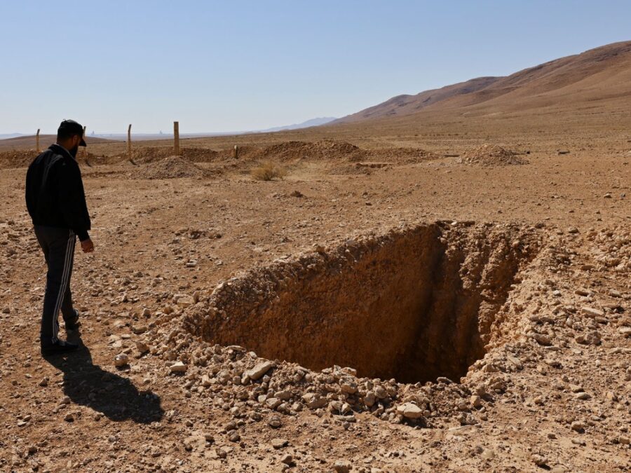 تحقيق لرويترز: "تحريك الأرض" من القطيفة إلى الضمير لإخفاء فظائع النظام البائد