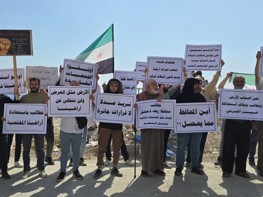 أهالي مدينة التل ينفذون وقفة احتجاجية للمطالبة بأراضيهم المستملكة