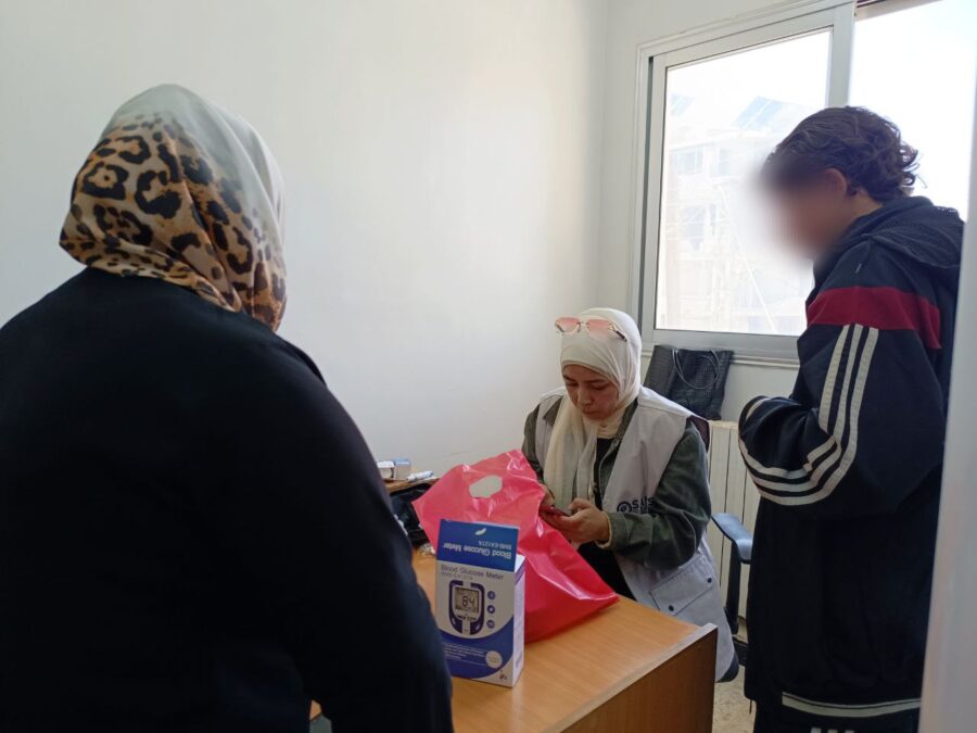 صحة ريف دمشق: توزيع أجهزة فحص سكري في منطقة الزبداني