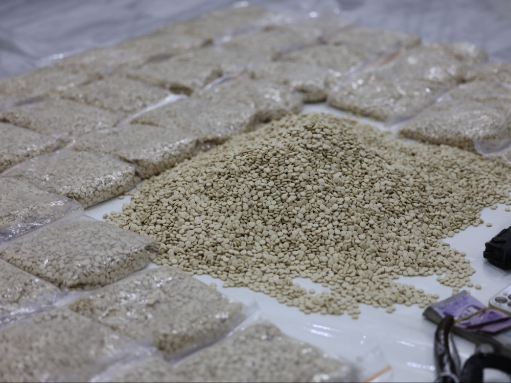 دمشق.. الداخلية تقبض على متورطين بحوزتهم 185 ألف حبة مخدرة