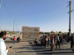 دير الزور.. غضب شعبي وقطع للطرقات احتجاجاً على مقتل شاب برصاص قسد
