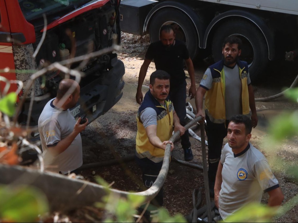 فرق الإطفاء تسيطر على حريق حراجي متجدد بريف اللاذقية