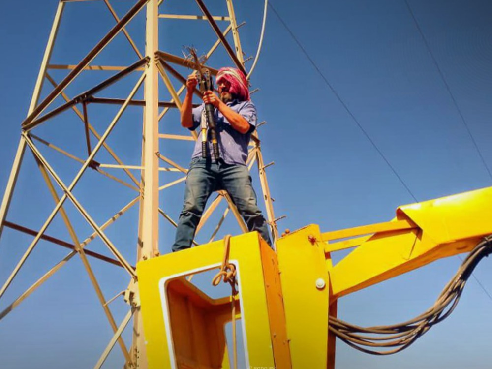 بعد توجيهات من محافظ السويداء.. الانتهاء من إصلاح خط الكهرباء المغذي لمحطة شهبا