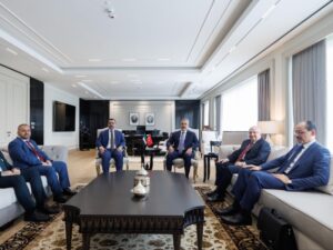 يضم وزيري الخارجية والدفاع.. وفد حكومي رفيع يصل أنقرة لإجراء مباحثات مشتركة